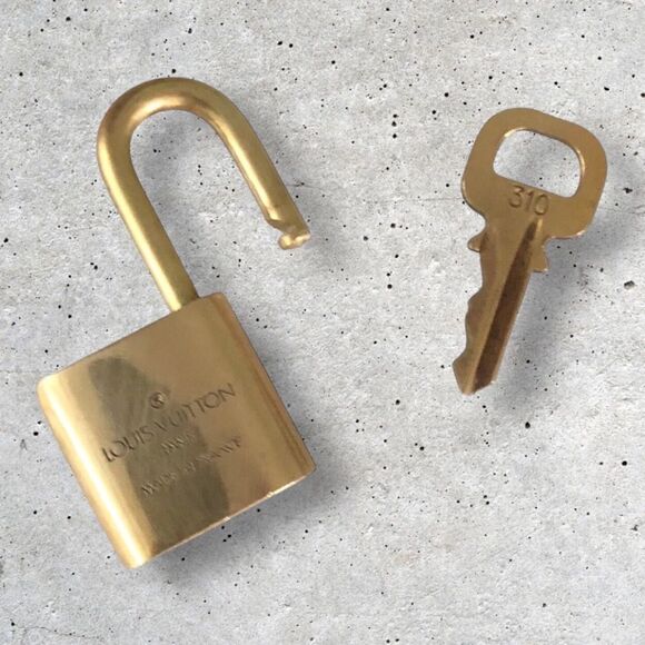 Louis Vuitton 310 Brass Lock and Key Set 🔐 - Picture 5 of 5